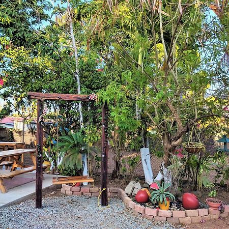 Hostal Dona Maria Pedasi Town Exterior foto